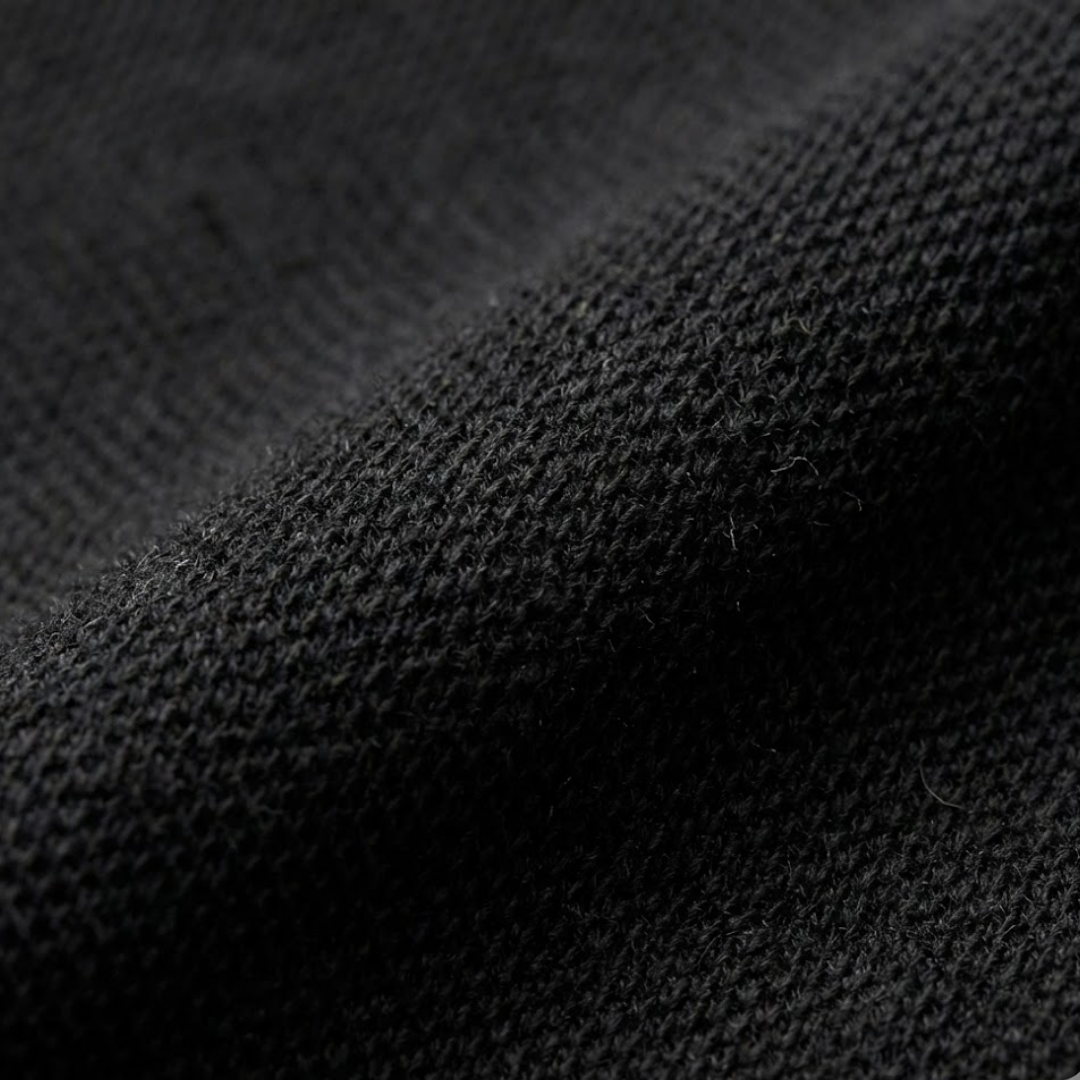 Polo en Contraste Modelo Hide Negro y Rojo